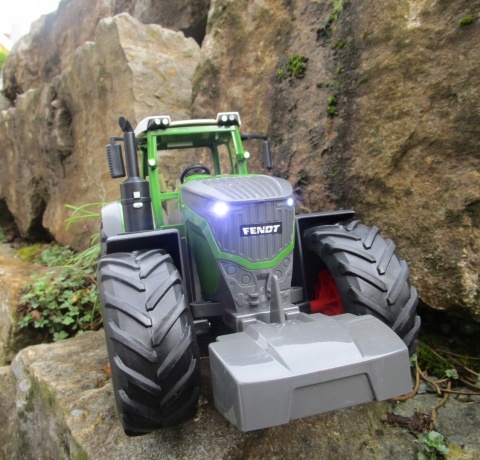 DUŻY traktor ciągnik FENDT 1050 Vario zdalnie sterowany RC 1:16 Powystawowy DUŻY traktor ciągnik FENDT 1050 Vario zdalnie sterowany RC 1:16 Powystawowy