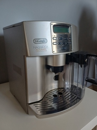 Automatyczny ekspres ciśnieniowy De'Longhi ESAM 3500.S 1350 W srebrny Używany