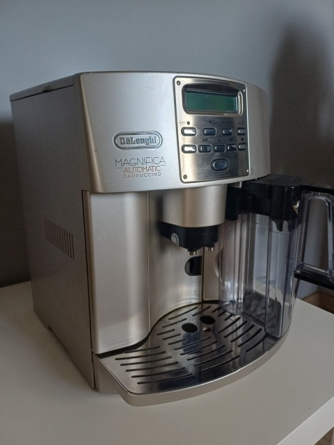 Automatyczny ekspres ciśnieniowy De'Longhi ESAM 3500.S 1350 W srebrny Używany