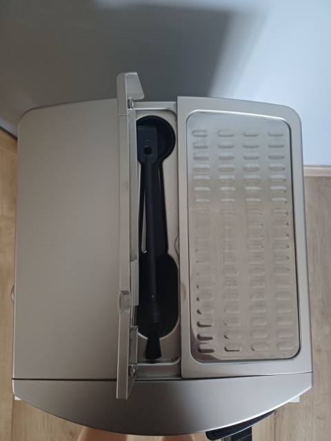Automatyczny ekspres ciśnieniowy De'Longhi ESAM 3500.S 1350 W srebrny Używany