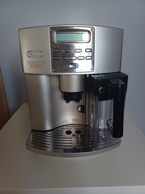 Automatyczny ekspres ciśnieniowy De'Longhi ESAM 3500.S 1350 W srebrny Używany