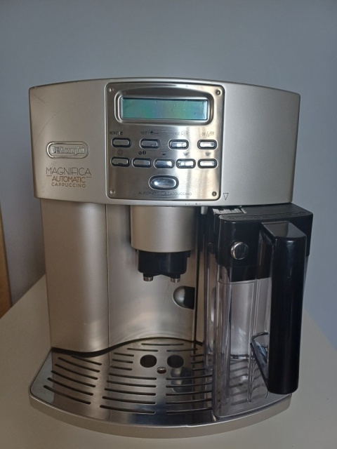 Automatyczny ekspres ciśnieniowy De'Longhi ESAM 3500.S 1350 W srebrny Używany