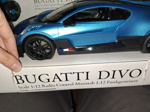 Zdalnie sterowany Bugatti Divo RC 1:12 niebieski samochód POWYSTAWOWY