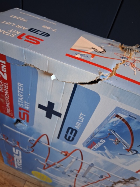 Zestaw PLAYMOBIL Sky Trails 72241 z zestawem startowym i podnośnikiem pneumatycznym PO ZWROCIE
